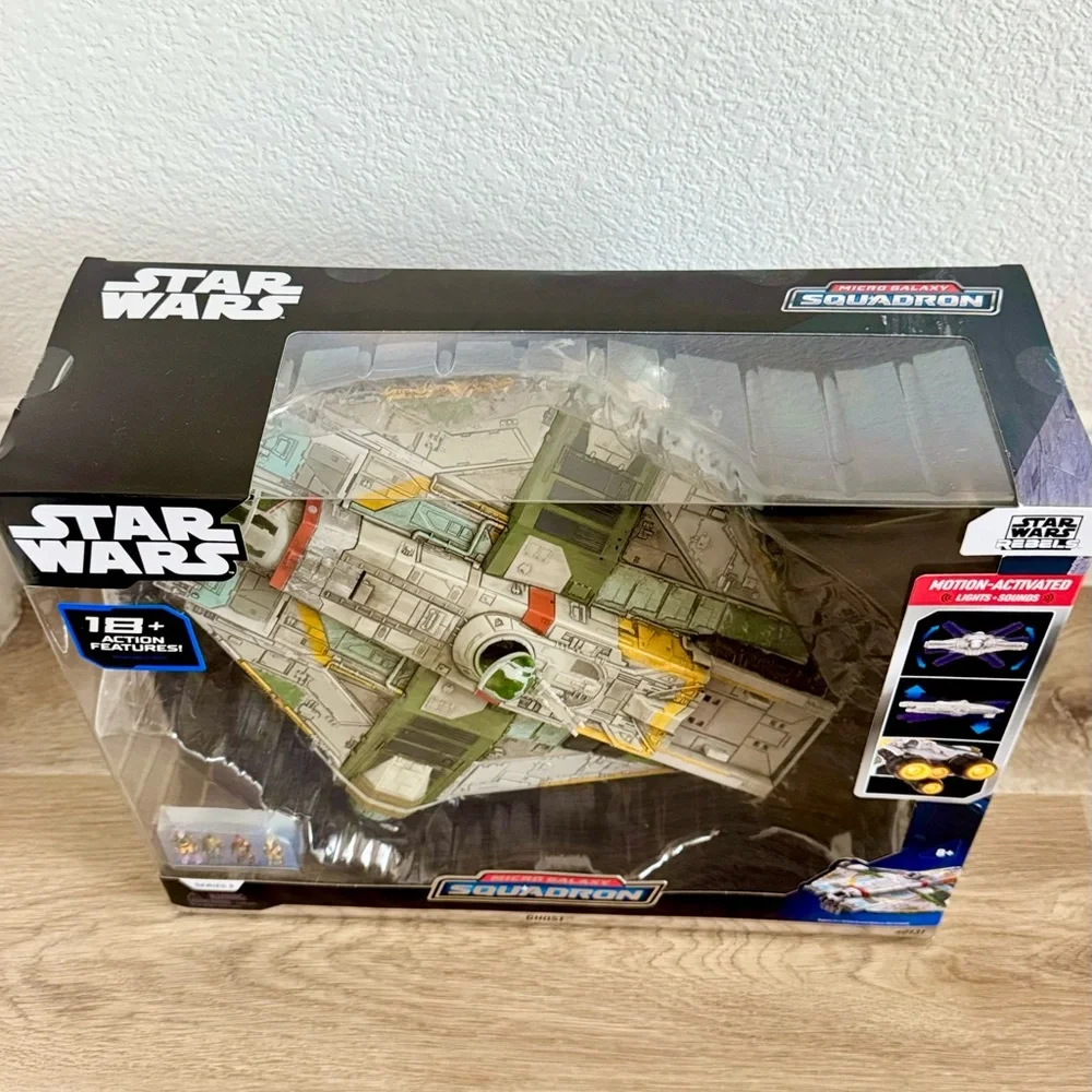 DISNEY STAR WARS Rebels Vehicle Micro Galaxy Ghost with Mini Figures. New !